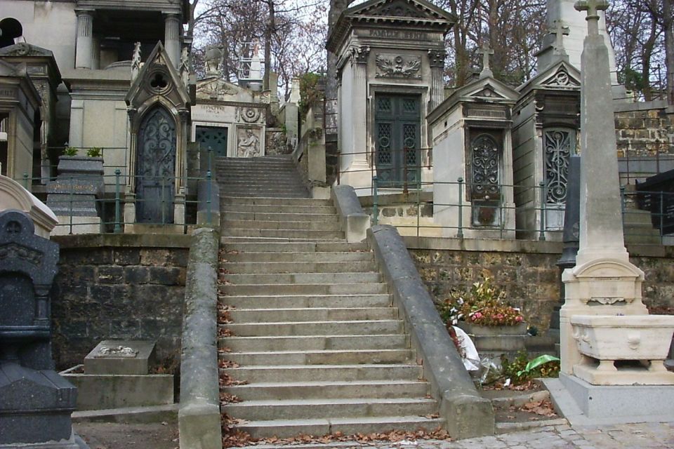 Paris: Père Lachaise Cemetery Walking Tour - Père Lachaise: the Paris stop that feels like an outdoor museum