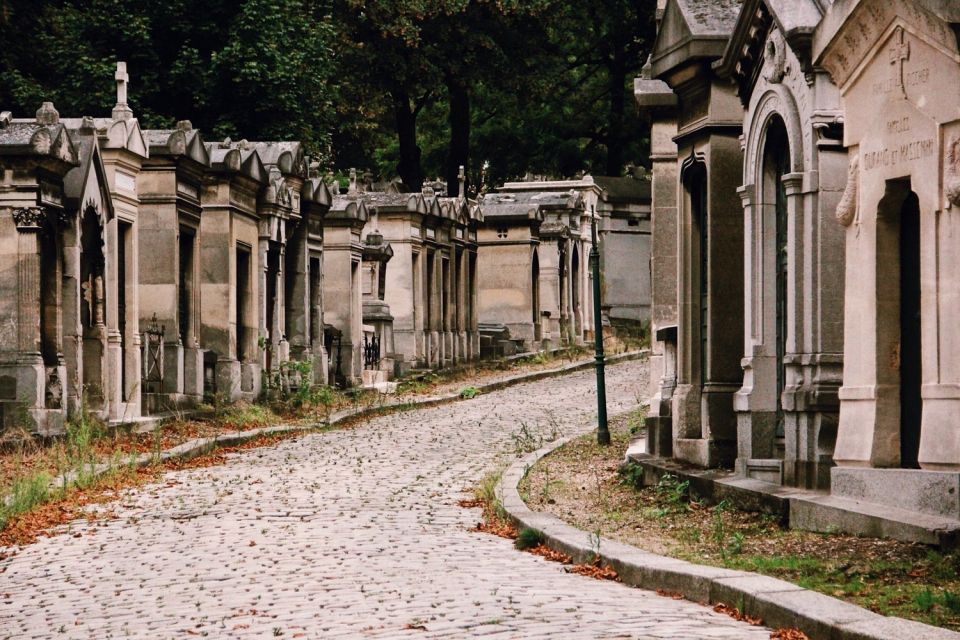 Paris: Père Lachaise Cemetery Walking Tour - What a guide actually adds in a small-group cemetery walk