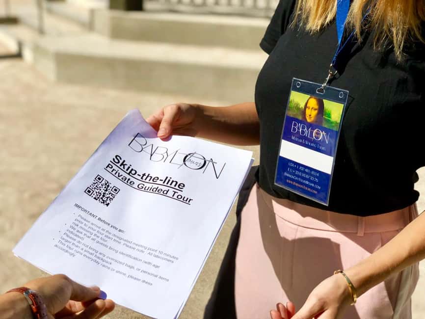 Paris: Père Lachaise Cemetery Walking Tour - How the 2.5-hour walking tour keeps you engaged