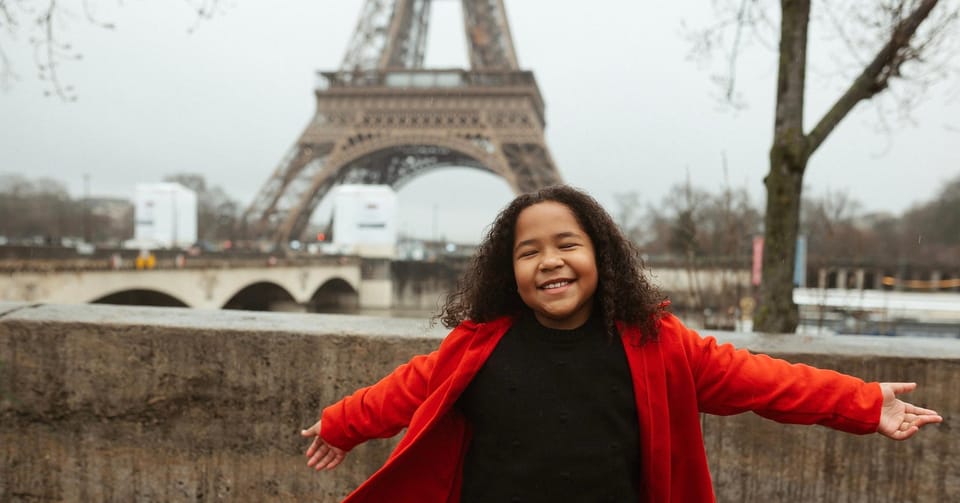 Paris: Photoshoot at the Eiffel Tower / Arc de Triomphe - Eiffel Tower Posing Time: Sunrise Glow and Strong Angles