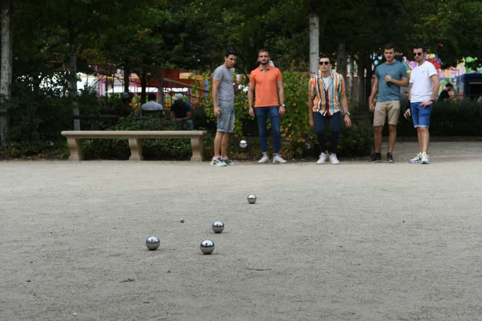 Paris: Pre-Dinner Drinks with Petanque Game (Bocce Ball) - Key Points at a Glance