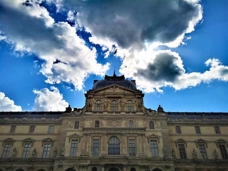 Paris: private city tour with seine river cruise - Inside the family-friendly approach: games, quizzes, and bird-feeding at Palais-Royal