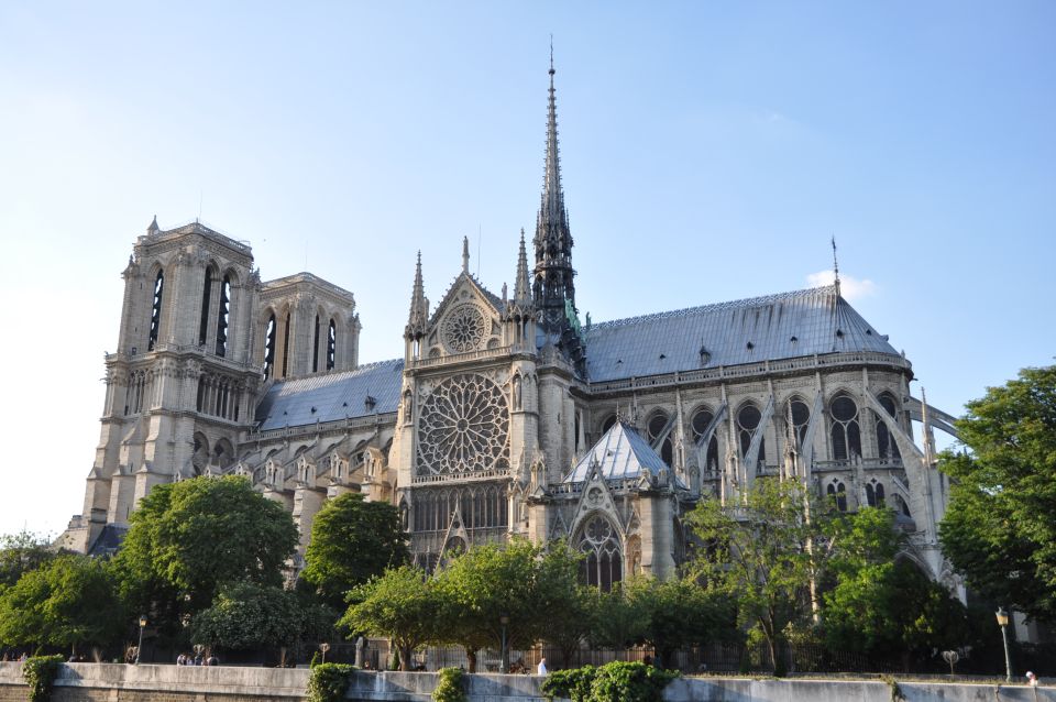 Paris: Private Customizable City Tour in Spanish - Meeting point in central Paris: fast, flexible, and low-stress