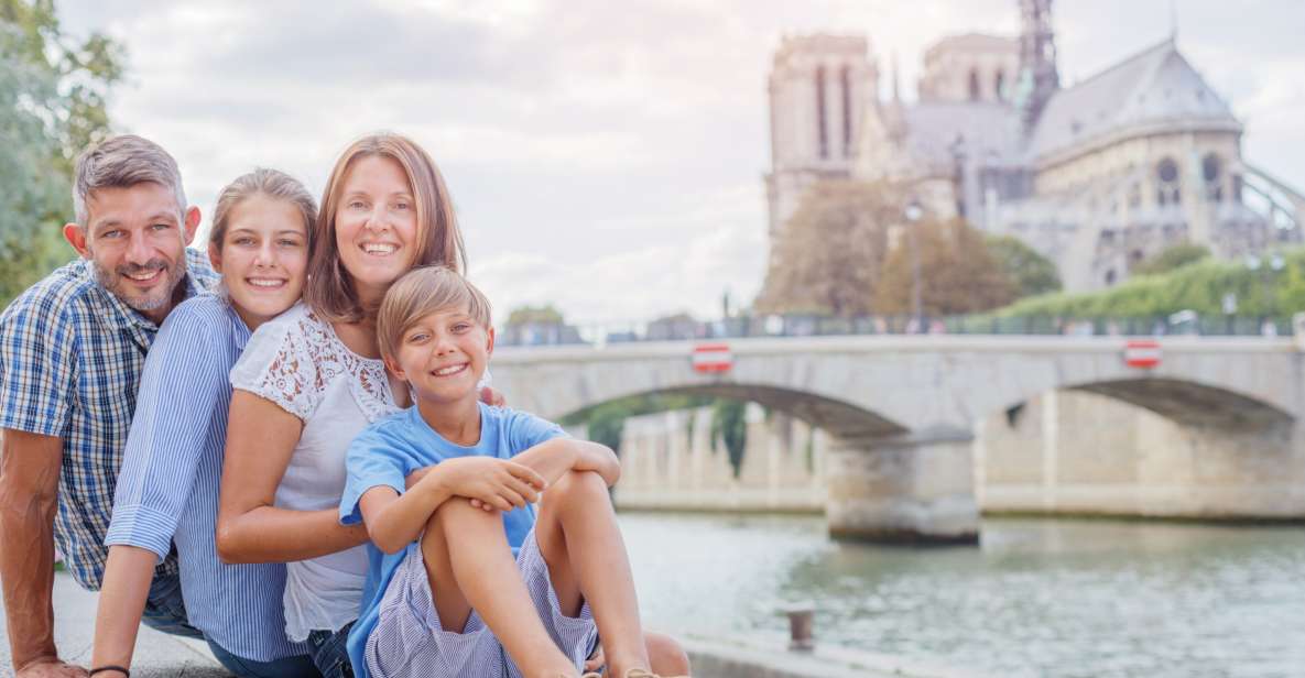 Paris: Private Family Tour, Highlights and Museum Visit - Pont des Arts locks: romantic history that kids can understand