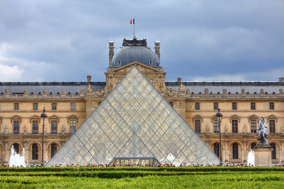 Paris: Private Family Tour, Highlights and Museum Visit - Boulangerie Jean-Noël Julien: pastries and a morale boost