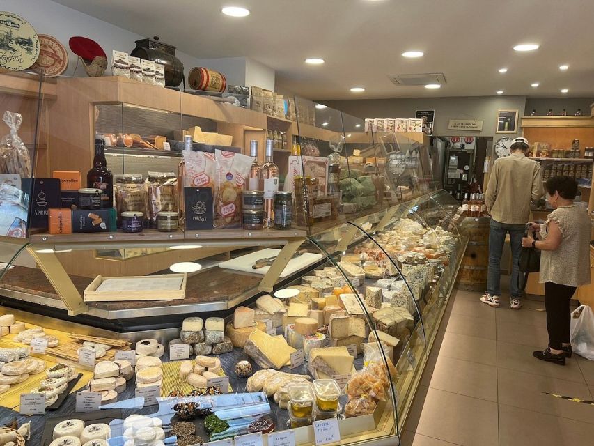 Paris: Private Food Tour in Montmartre - The Sweet Mid-Route: Cream Puffs, Chocolate, and Macarons