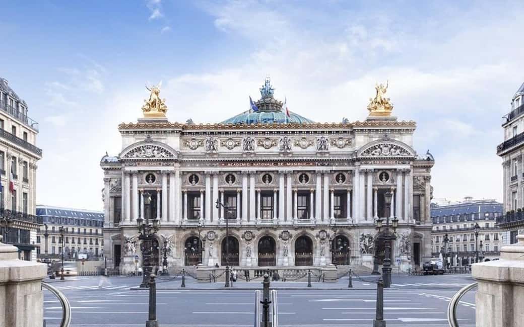 Paris: Private Full or Half-Day Sightseeing Tour with Local - Moulin Rouge, Montmartre streets, and Sacré-Cœur’s payoff