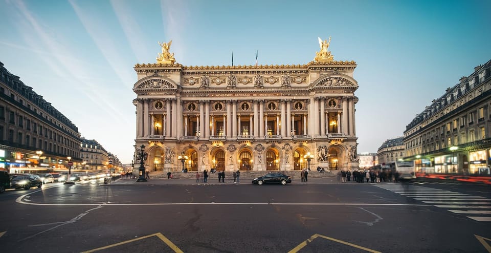 Paris: Private Guided Tour in a vintage Land Rover - What the 5-person private group gets you (and what it doesn’t)
