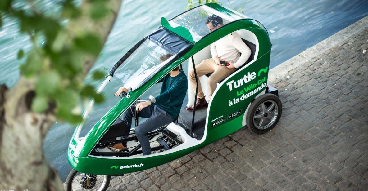 Paris : Private guided tour Rickshaw bike - Saint-Germain - A private pedicab from Fontaine Saint-Michel: quick, calm, and practical