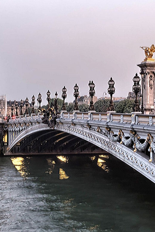 Paris: Private Layover Tour - Eiffel Tower viewpoints: photo time without the full commitment