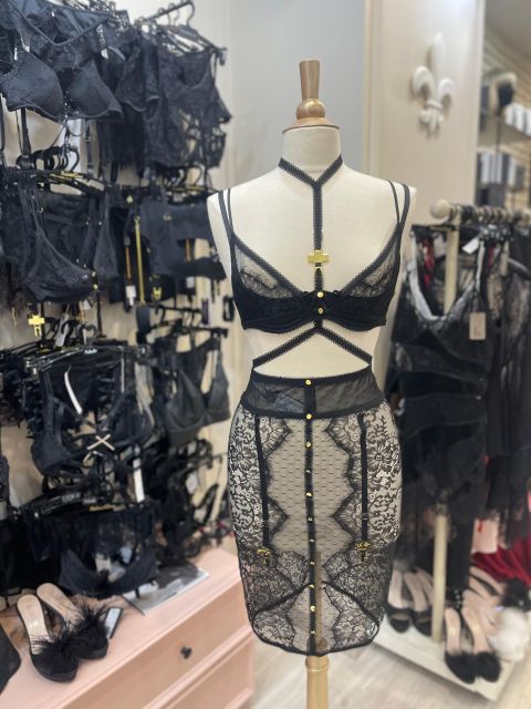 Paris: Private Lingerie Fitting activity - The mini lesson on cosmetic oils and body creams