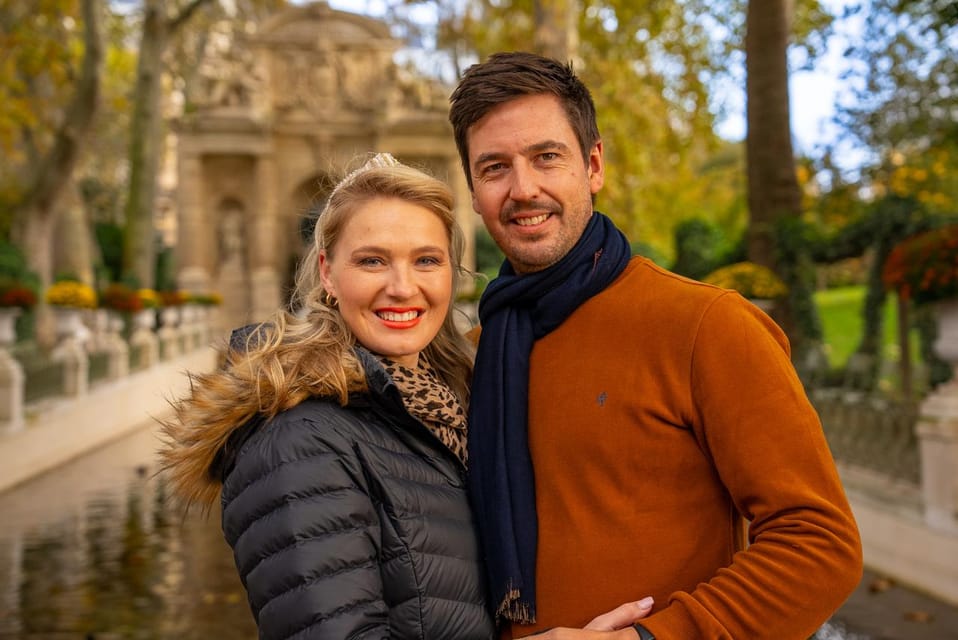 Paris: Private photo shooting at the Luxembourg Garden - Meet Benoît at the Luxembourg Garden Main Entrance