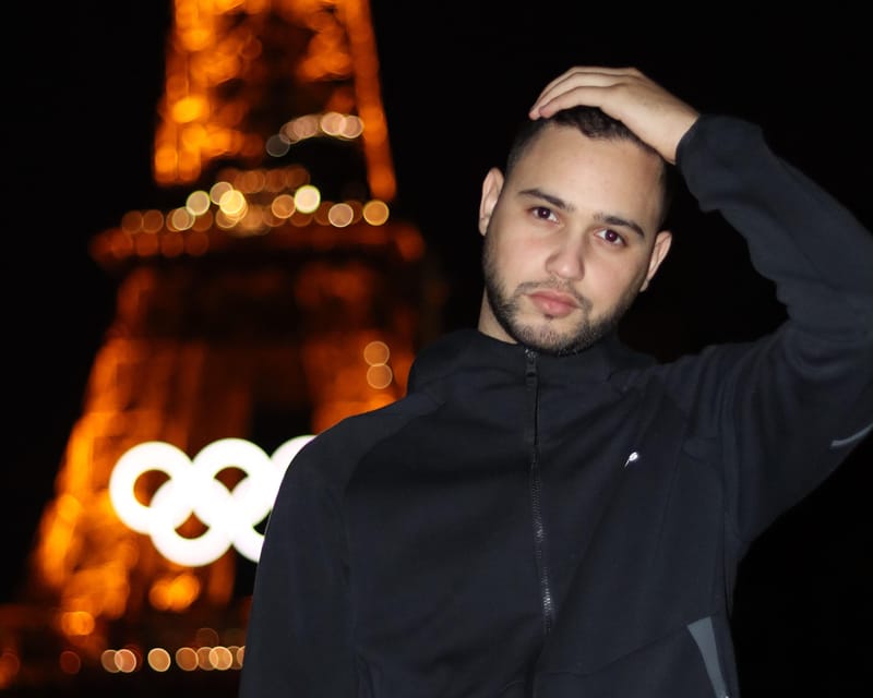 Paris: Private photoshoot with a Professional - The best part: posing help that makes you look natural