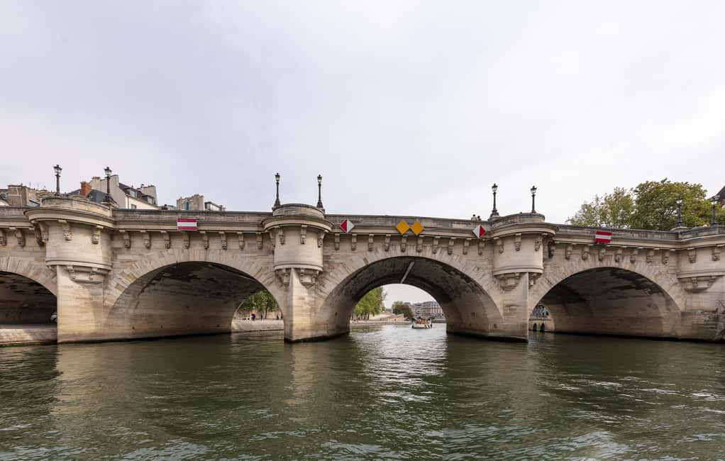 Paris: Private Seine River Cruise - Choosing the right route: Initiation vs Exploration vs Conquête