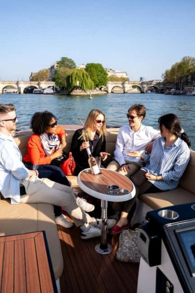 Paris: Private Small Boat Cruise with Rosé and Macarons - Getting to Escale Beaugrenelle Near the Eiffel Tower