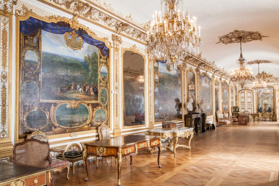 Paris: Private transfer Château Chantilly van 7 places 5H - The Versailles mention: confirm your actual stops