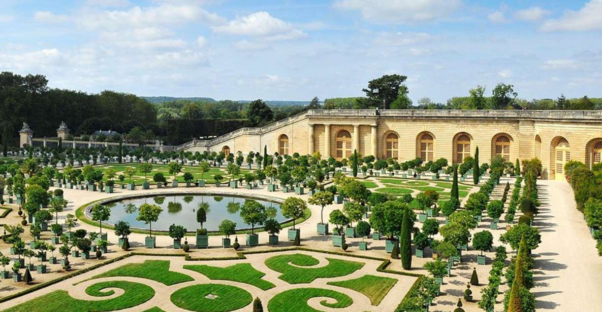 PARIS: Private transfer Château Versailles van 7 people 4H - Accessibility and Group Style: Comfortable for Small Teams