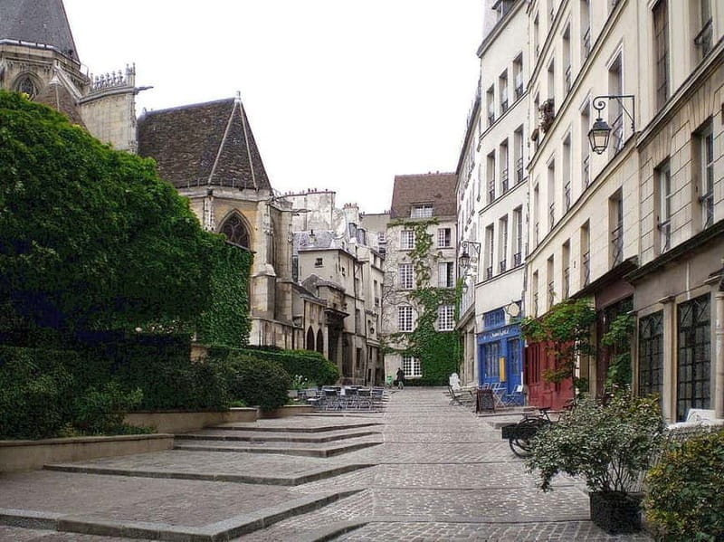 Paris - Private walking Food tour Le Marais - Chocolate in the Saint-Gervais side of Le Marais: a sweet way to learn