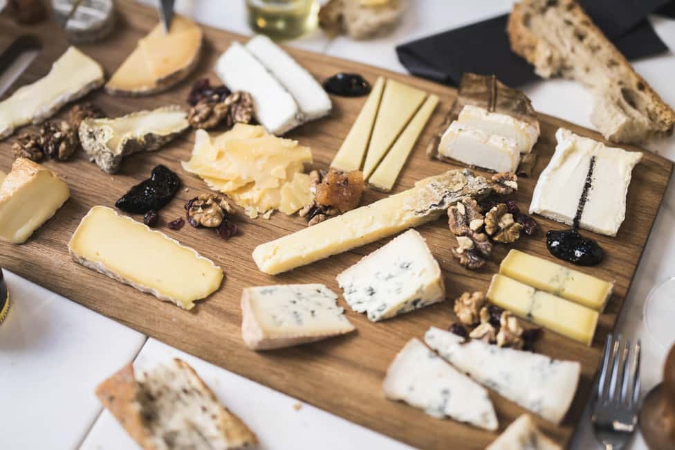Paris - Private walking Food tour Le Marais - Place des Vosges and Hotel de Sully: the classic square moment