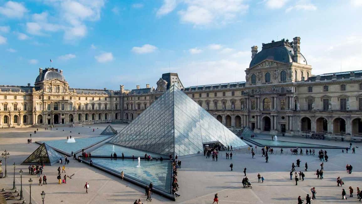 Paris: Private Walking Guided Tour of City's Highlights - Meeting at Notre-Dame Parvis: a short tour with a strong start