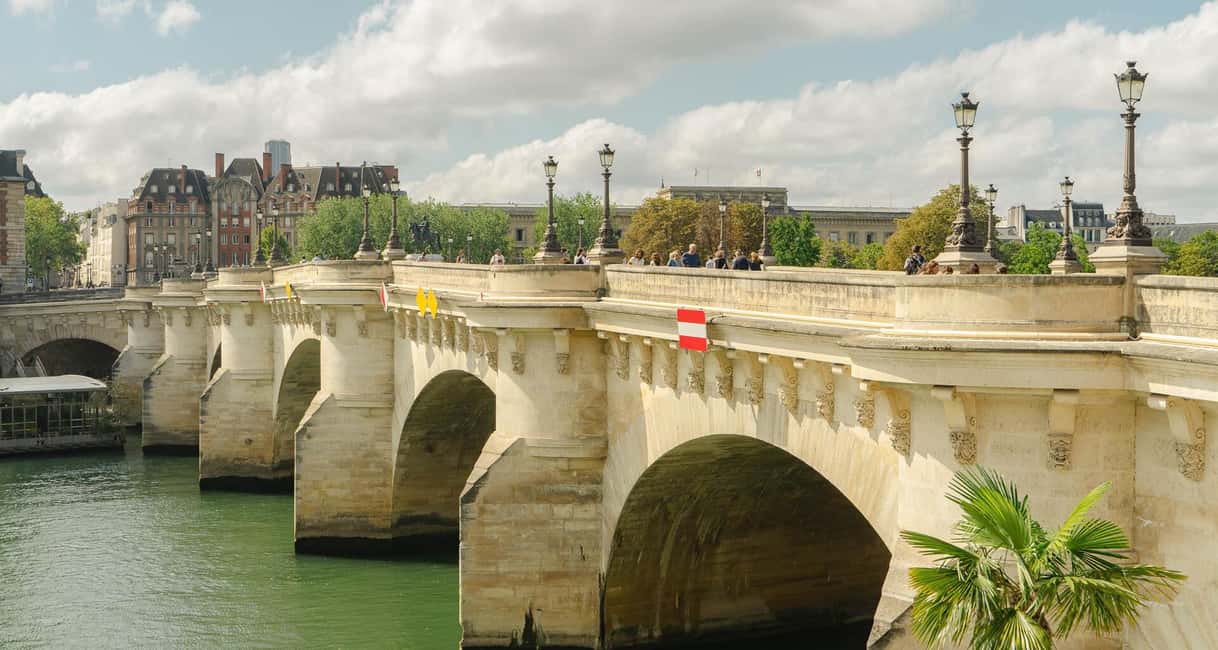 Paris: Private Walking Guided Tour of City's Highlights - Louvre exterior and the central views: why the walk feels like a map