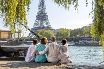Paris: Professional Photoshoot - A 1-Hour Plan That Works for Both Couples and First-Timers