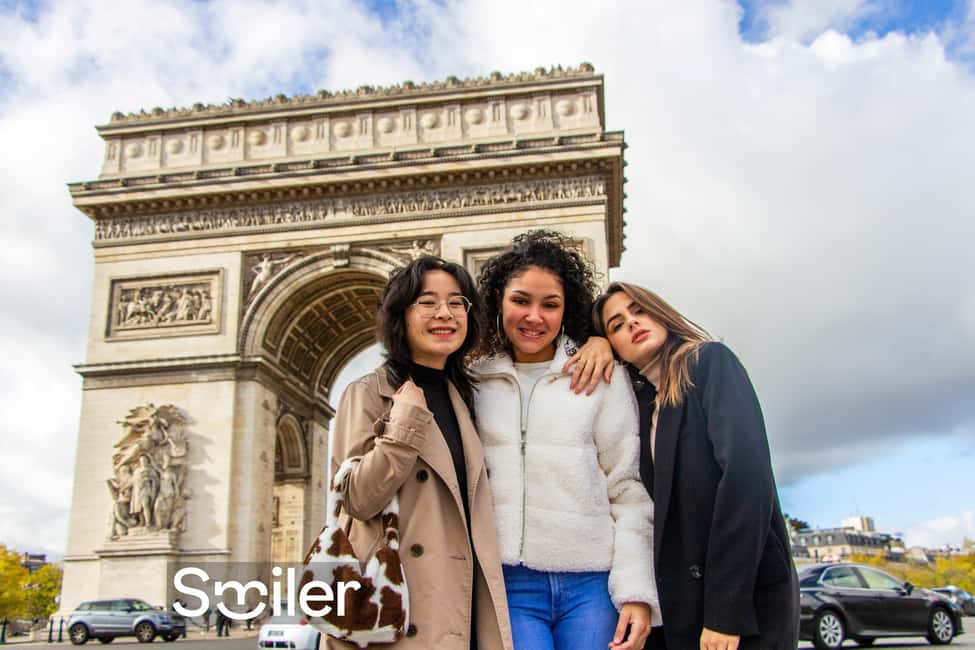 Paris: Professional Photoshoot at the Arc de Triomphe - Receiving your photos fast: how the digital delivery fits travel life