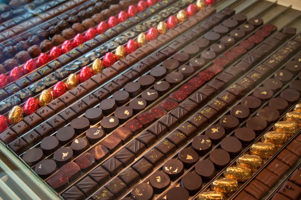 Paris: Pure Chocolate Walking Tour - Five master chocolatiers: what each stop is really for