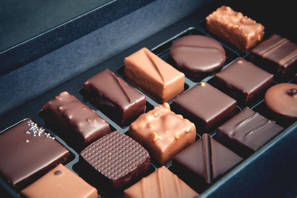 Paris: Pure Chocolate Walking Tour - Small group energy: up to 8 people, multiple guide languages