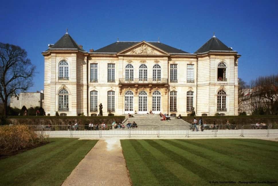 Paris: Rodin Museum Ticket & Optional Digital AudioGuide App - Hôtel Biron: the museum building that adds drama