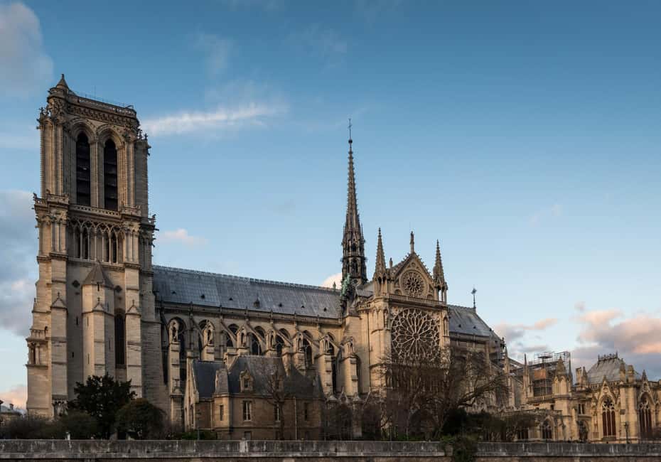 Paris: Sainte-Chapelle Entry with Notre Dame Outdoor Tour - Meeting at Pont au Double: Your Starting Line