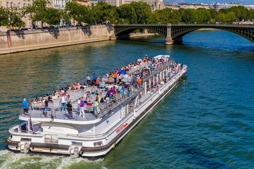 Paris : Scenic Cruise on the Seine River with Champagne - What the Bateaux Mouches Seine Cruise Does Best
