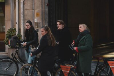Paris: Secret City Bike Tour Off the Tourist Path - The Bike Setup: Dutch-Style Riding and Electric Options