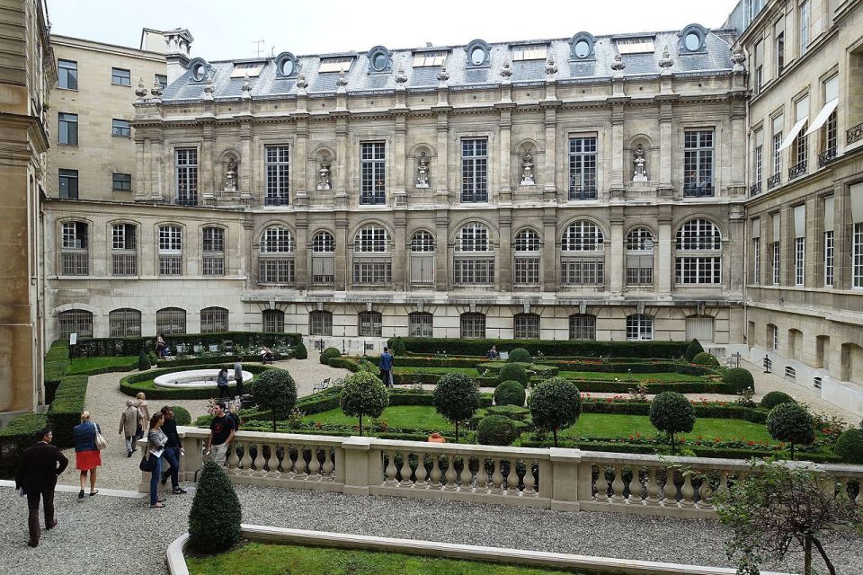 Paris Secret Gardens 1.30 hour long Walking Tour - Meeting at Café La Royale: the start of a calmer Paris