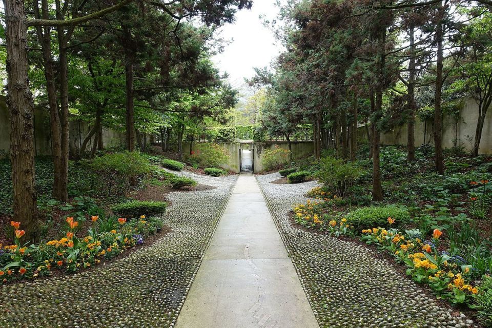 Paris Secret Gardens 1.30 hour long Walking Tour - French garden history you can actually picture as you walk