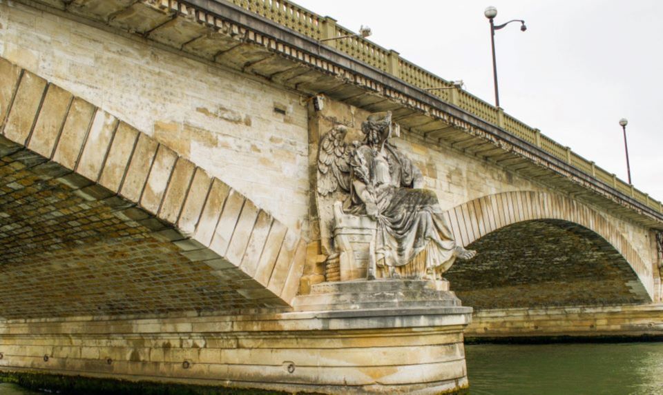 Paris: Seine Cruise with Snack/Optional Eiffel Tower Ticket - Audio Guide + On-Board WiFi: How to Turn Views Into Stories