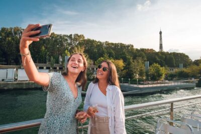 Paris: Seine River Cruise with Champagne from Eiffel Tower - Boarding at Vedettes de Paris: the red-white-blue flag rule