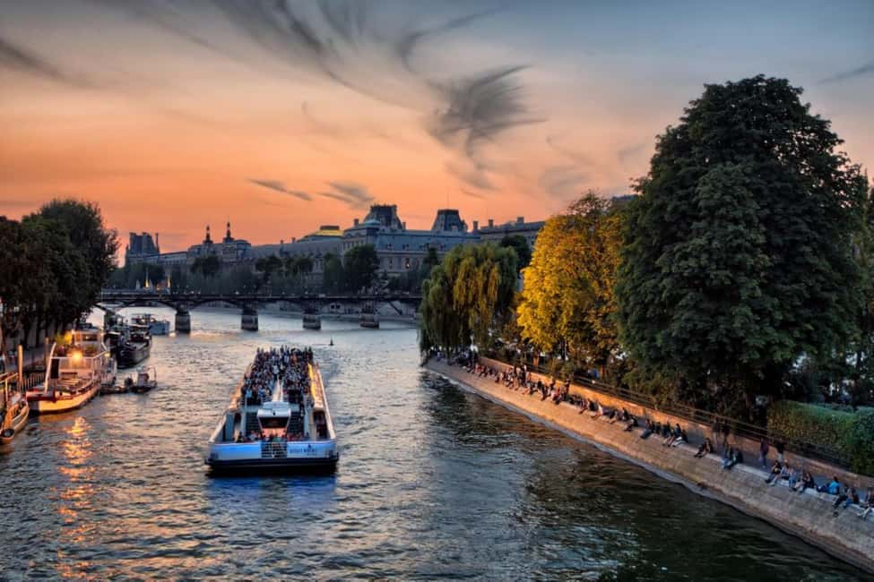 Paris: Seine River Cruise with Meringue or Hot Chocolate - The 1-hour Seine cruise: short on time, strong on payoff