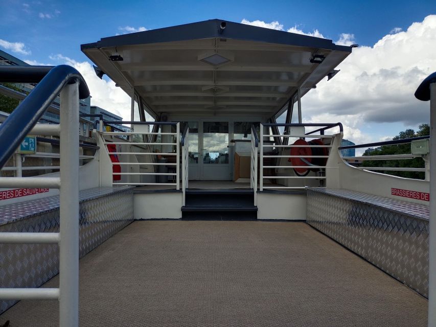 Paris : Seine River Lunch cruise from Eiffel Tower - A 2-hour Seine lunch cruise that hits Paris highlights