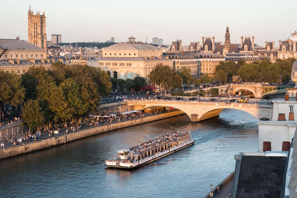 Paris: Seine River Sightseeing Cruise by Bateaux Mouches - Sparkling Champagne Option: When the Extra Cost Makes Sense