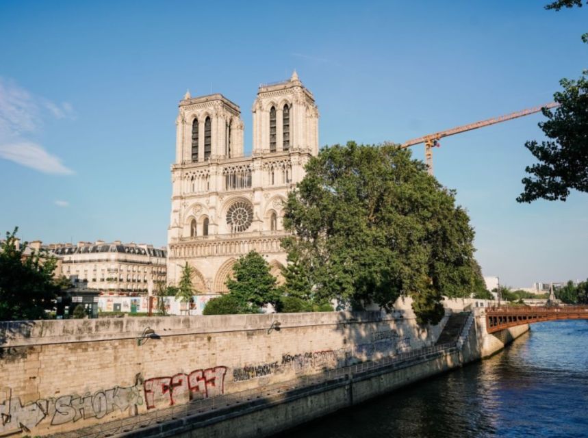 Paris Semi Private Walking Tour: Louvre, Eiffel Tower & Boat - Key things to know before you go