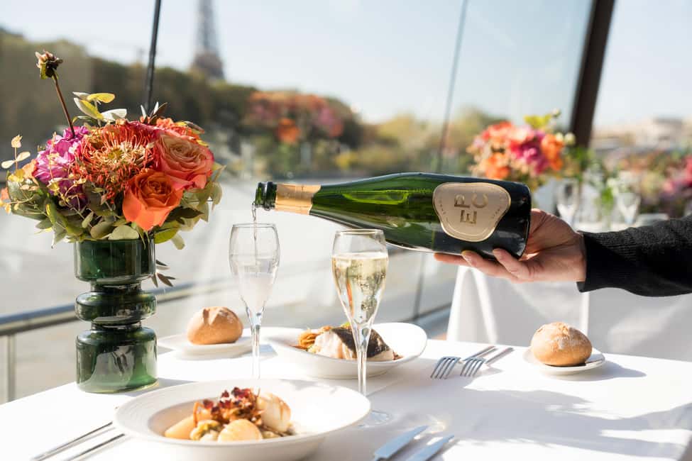 Paris: Sightseeing Cruise on the Seine with 3-Course Lunch - Notre-Dame Area, Île de la Cité, and Île Saint-Louis Views