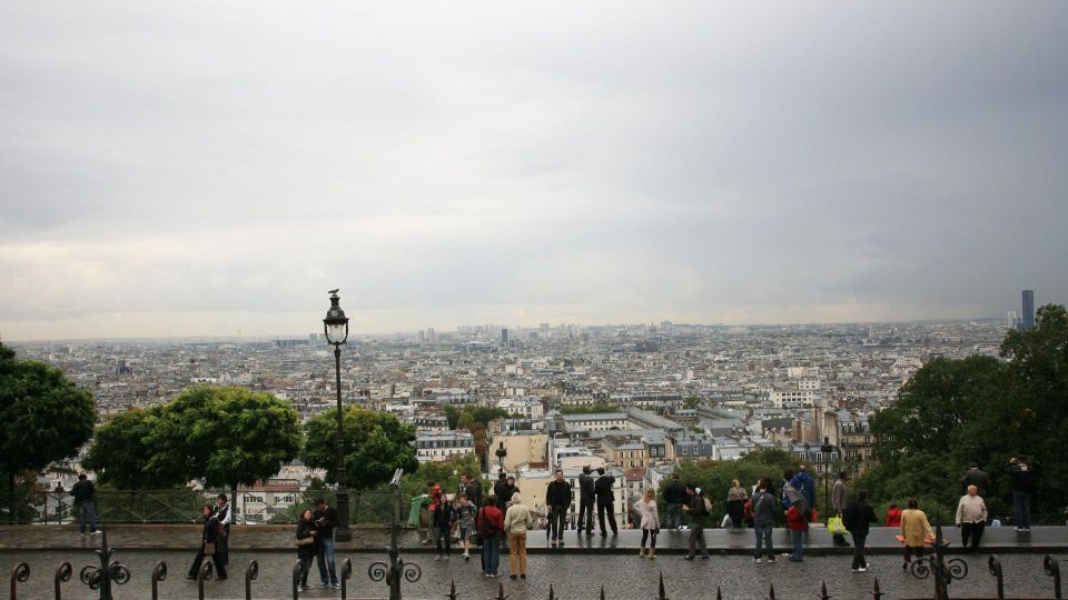 Paris: Small Group Moulin Rouge & Sacré Cœur Montmartre Tour - Sacré Coeur: statues, gardens, fountain, and the dome-level views