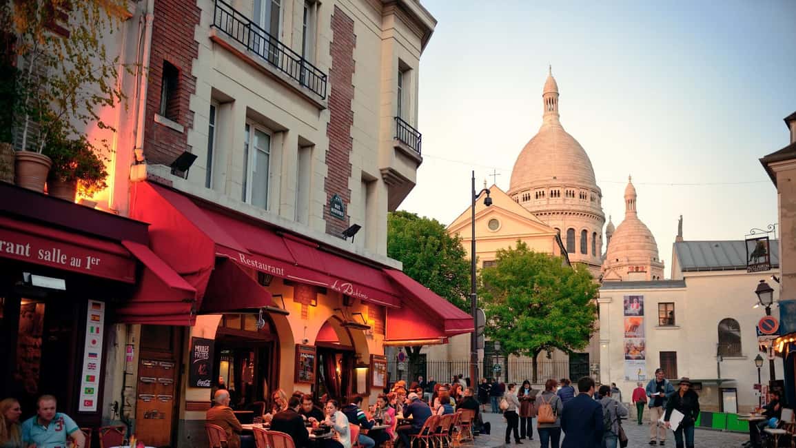 Paris: Small Group Moulin Rouge & Sacré Cœur Montmartre Tour - Cobblestones, apartments, and the “artist lived here” feeling