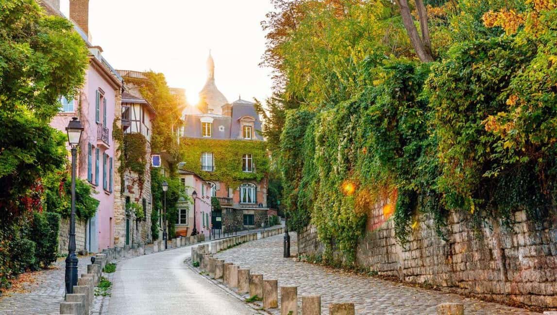 Paris: Small Group Moulin Rouge & Sacré Cœur Montmartre Tour - The House of Van Gogh: where the art aura gets specific