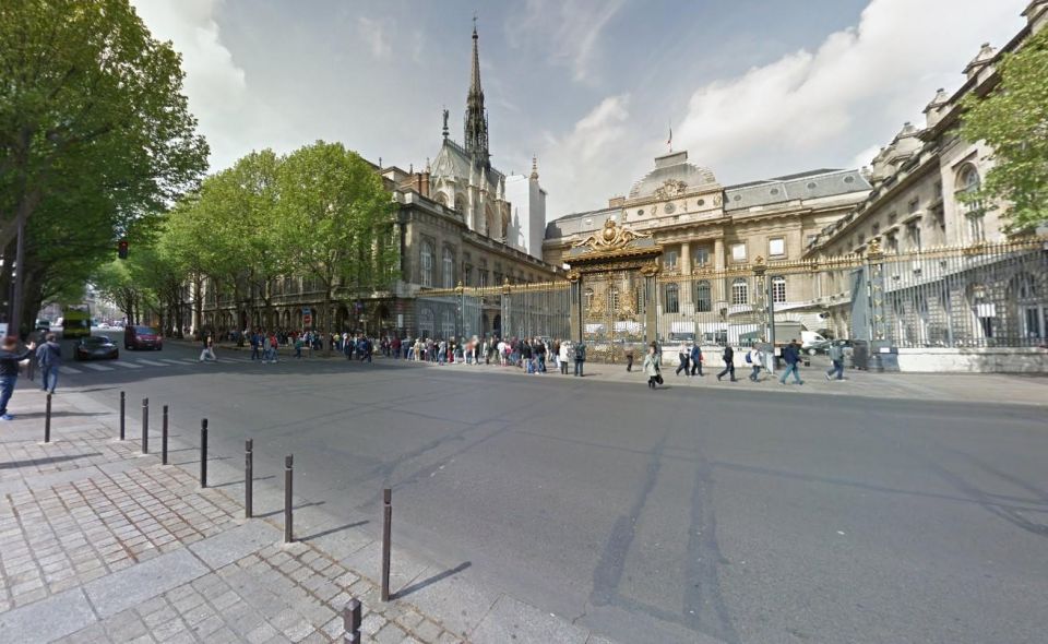 Paris: Ste-Chapelle, Conciergerie, Notre Dame Private Tour - Notre-Dame exterior photo stop: what you get and what you don’t