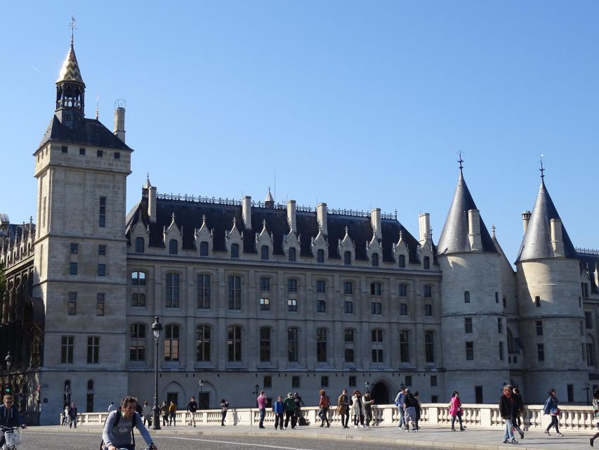 Paris: Ste Chapelle, Conciergerie Private Guided Tour +Entry - Languages and pacing: the guide should meet you where you are