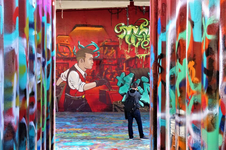 Paris: Street Art Open-Air Museum Bike Tour - Meeting Point: Hôtel de ville elevator, red umbrella, and getting there on time