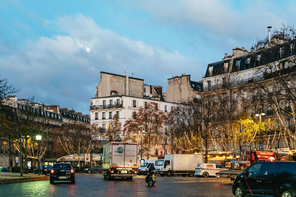 Paris: Sunrise Running and Sightseeing Group Tour - Grand Palais and Petit Palais: The Classic Paris Facade Track
