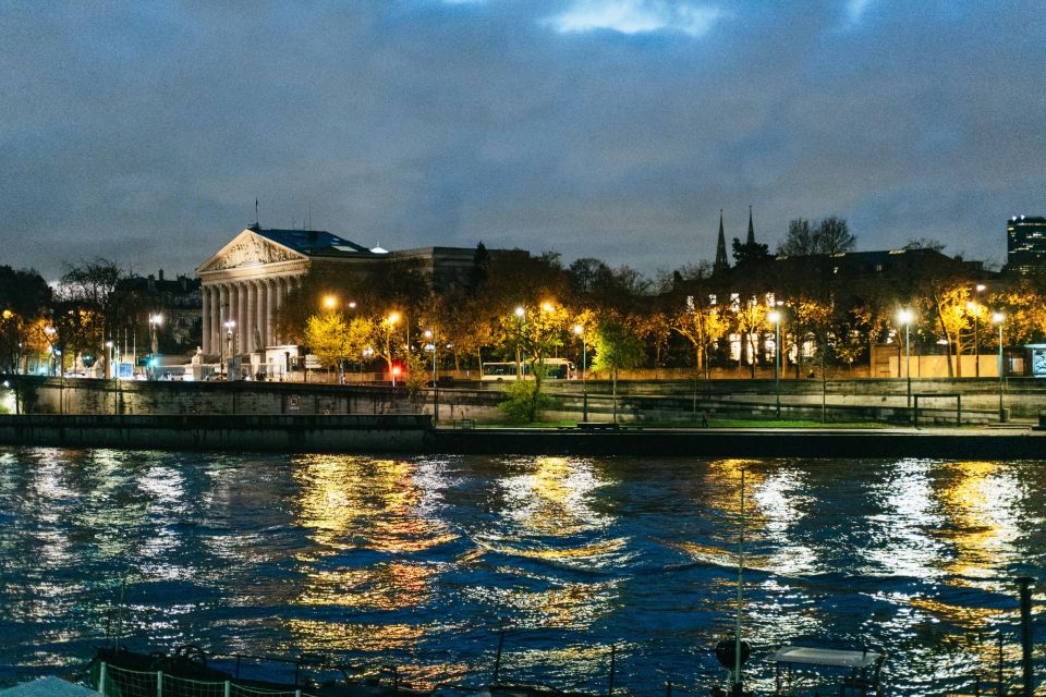 Paris: Sunrise Running and Sightseeing Group Tour - The First Photo Moments: Notre-Dame, Palais de Justice, and Conciergerie